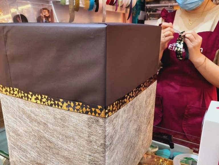 Eileen Town Gift Shop-Unique-Gift-Wrapping-Services-And-Papers