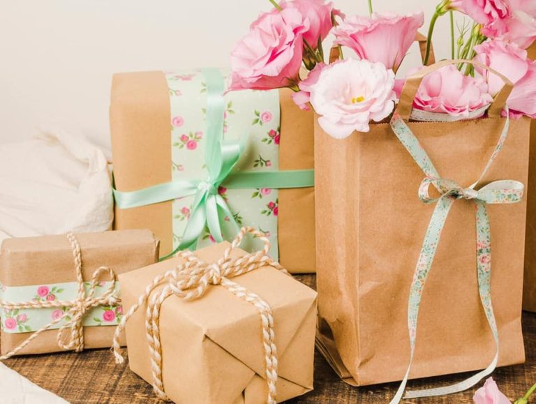 Gifts&-Unique-Gift-Wrapping-Services-And-Papers