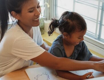Image of helper with child - hiring a helper singapore