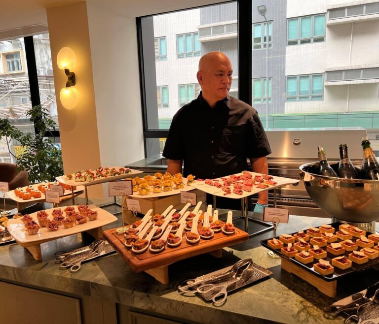 Delicious Hong Kong Catering Junk Boat