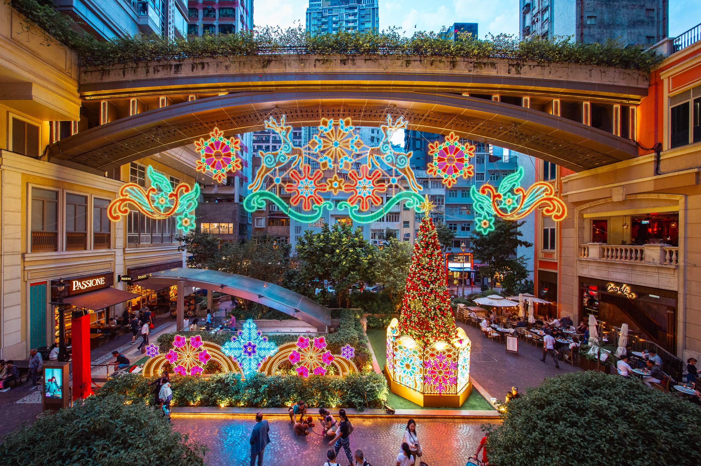 Lee Tung Avenue is gearing up to sprinkle some holiday magic with its delightful “Dazzling Christmas” event, running from November 13, 2024, to January 1, 2025! This enchanting winter wonderland is adorned with stunning light displays inspired by the intricate beauty of traditional Belgian lace, featuring a jaw-dropping 27-meter light arch and a magnificent 8-meter Christmas tree that will leave visitors in awe. As you wander through the charmingly decorated, tree-lined pathways, you'll feel like you've stepped into a fairytale Christmas village brimming with lace-inspired decorations. The festivities don’t stop there! Enjoy a variety of fun activities, including a charity pop-up market filled with festive treasures, engaging art workshops, and a beloved snow show on select weekends that adds an extra layer of enchantment to the experience. On Christmas Day, families can revel in the excitement of meeting Sinterklaas, the legendary figure who inspired Santa Claus himself! Plus, don’t miss the lively masquerade ball featuring entertainment and festive performances that will keep spirits high. With its perfect blend of creativity, culture, and community spirit, Lee Tung Avenue’s “Dazzling Christmas” is set to create unforgettable memories for everyone. Be sure to join in on this festive celebration! Events at Lee Tung Avenue's "Dazzling Christmas" November 13, 2024 - January 1, 2025: Dazzling Light Installations: Enjoy the stunning Belgian lace-inspired light displays, including a 27-meter light arch and an 8-meter Christmas tree. November 16-17, 2024: "Love with Smurfs" Charity Event: Featuring art workshops and the debut of LOVEFY, a new character from The Smurfs. December 1-31, 2024: Social Media Giveaway: Upload photos with the light display for a chance to win winter delicacies. Select Dates in December (Fridays, Saturdays, Sundays): Snow Shows: Enjoy magical snow displays at 7 PM, 8 PM, and 9 PM. December 14, 15, 21, 22, 24, 25, and 29, 2024: Live Performances: Christmas carols, dance performances, and entertainment by various charitable organizations. December 25, 2024: Meet-and-Greet with Sinterklaas: A chance to meet the legendary figure with his assistant, Piet. There will also be a Masquerade Ball! Weekends in December: Christmas Charity Pop-up Market: Featuring festive exclusives, crafts, and seasonal treats, with proceeds supporting Save the Children Hong Kong.
