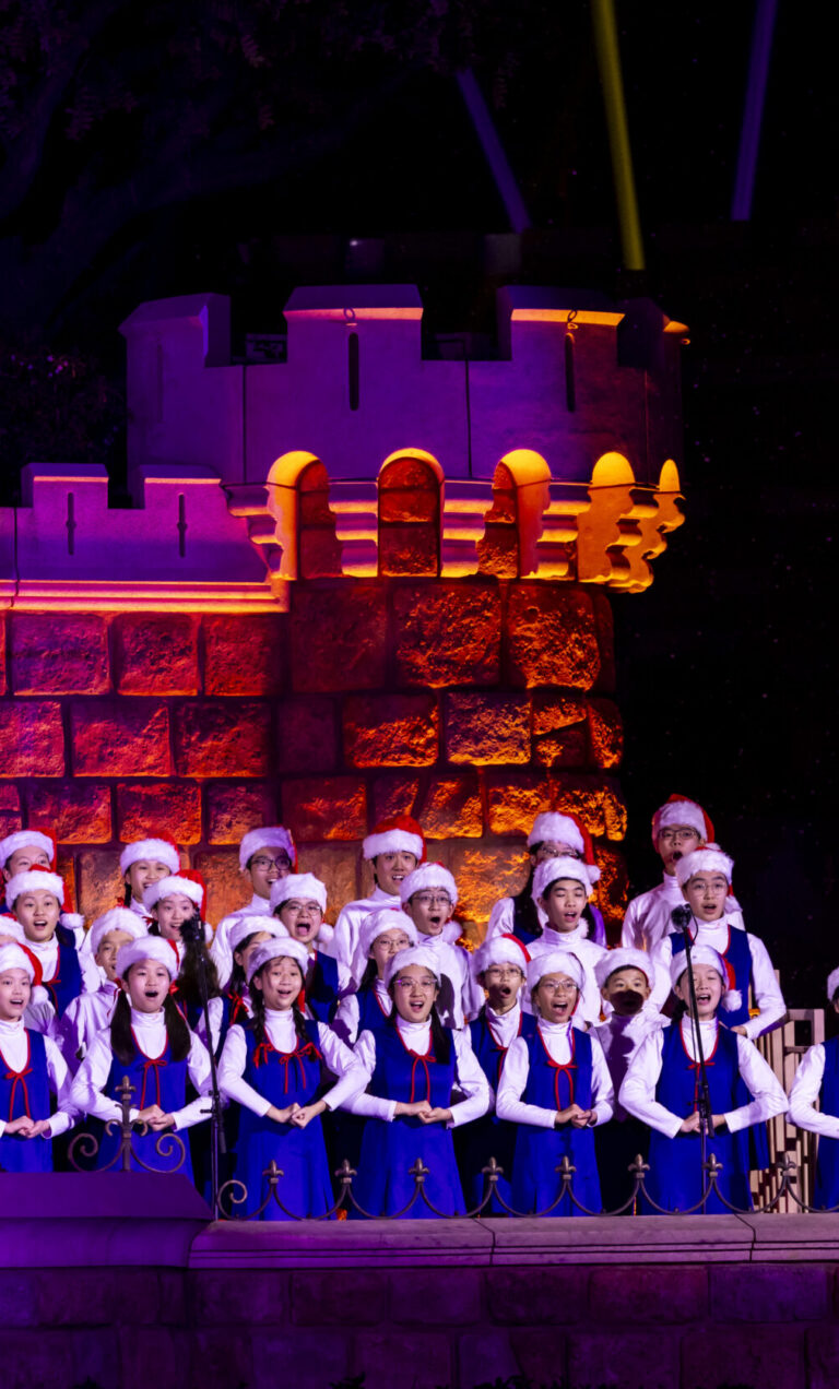 christmas at hong kong disneyland 2026