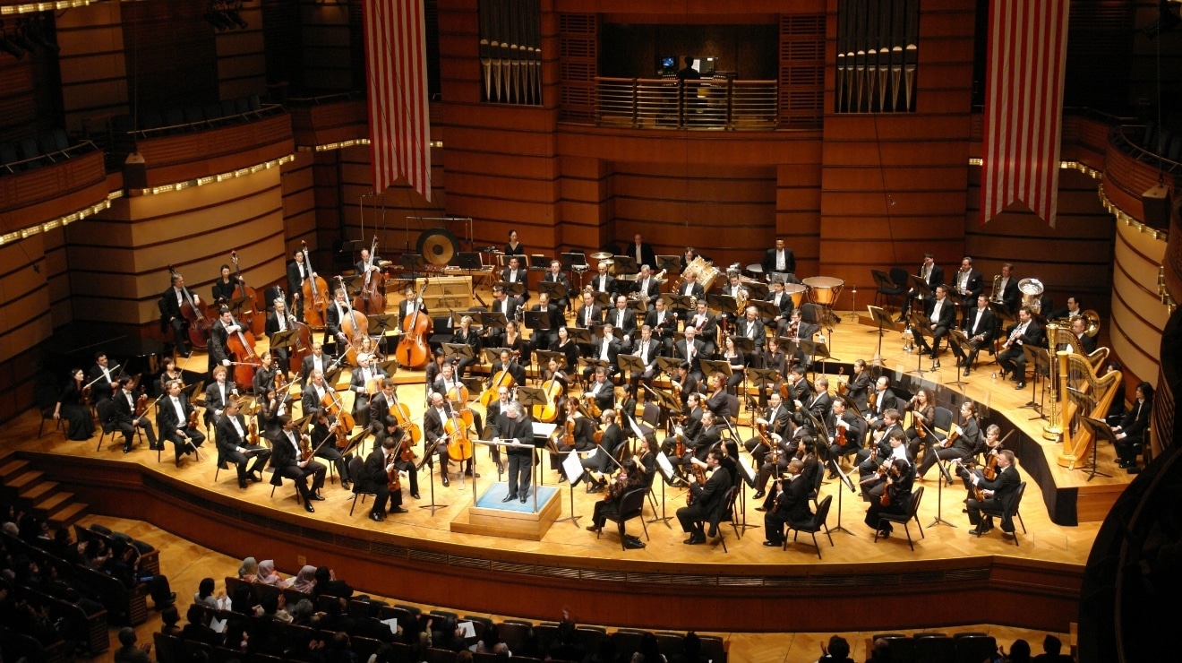 "Mission Earth": A Family-Friendly Symphony Of Colors And Wonder