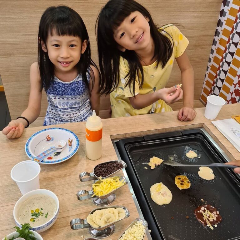 Restaurants with DIY Art Activities In Singapore Slappy Cakes