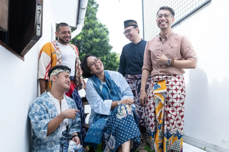 Baju by Oniatta Raya Clothing Singapore