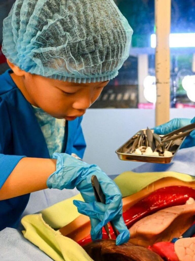 Image of child dentist at KidZania Singapore