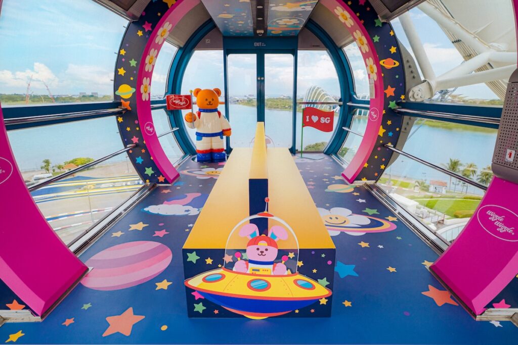Wiggle In The Sky at Singapore Flyer