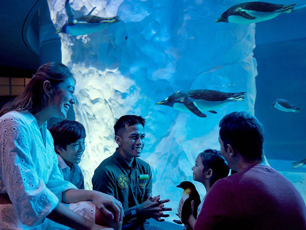 Image of keeper talk at Bird Paradise Singapore