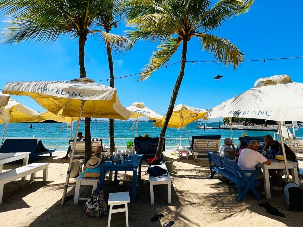 Coastes beach bar and restaurant, Sentosa Siloso