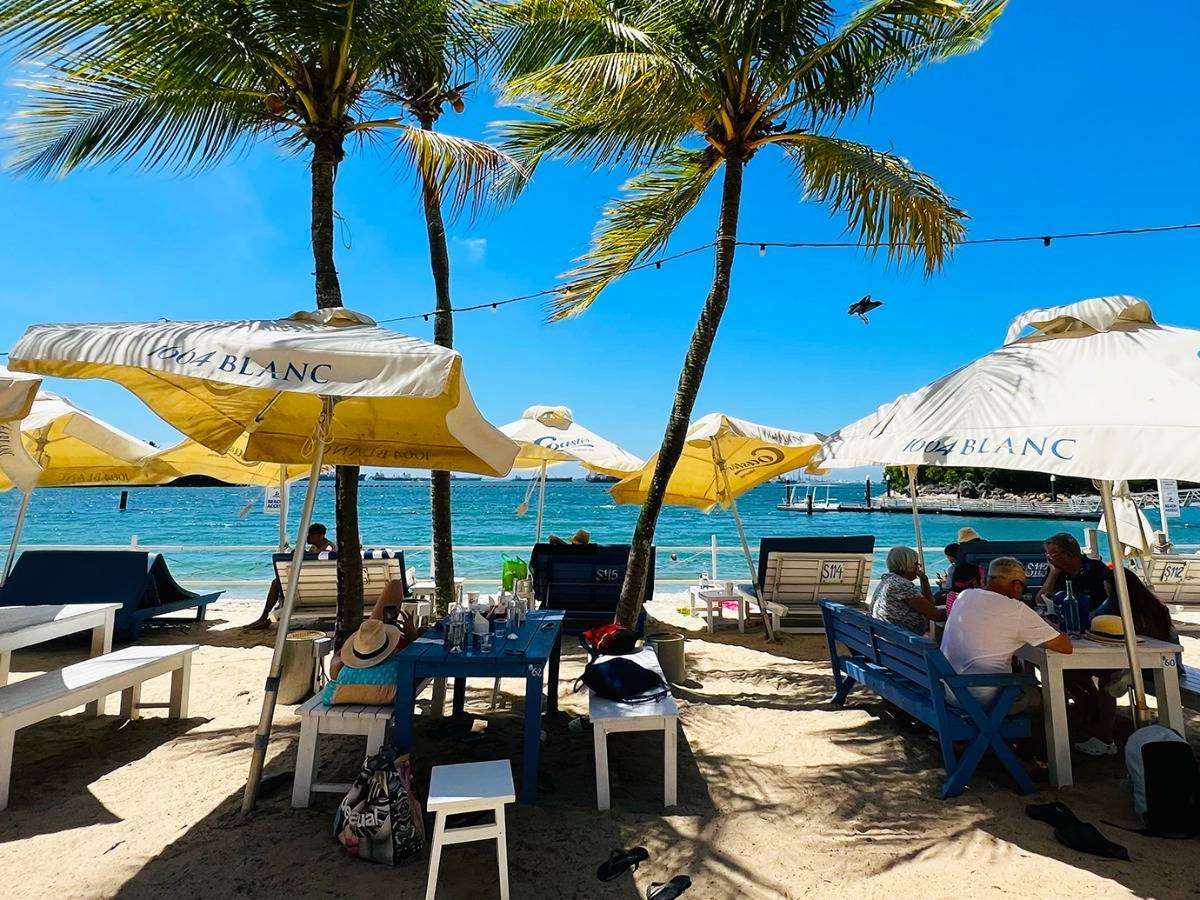 Coastes beach bar and restaurant, Sentosa Siloso