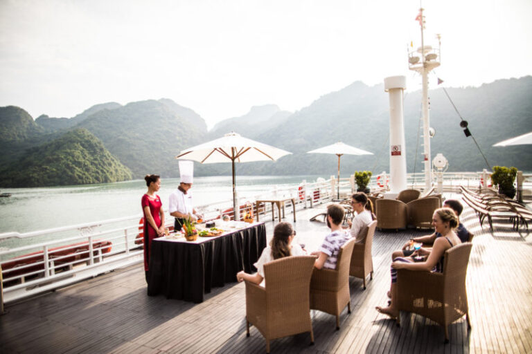 Bhaya Cruises In Halong Bay