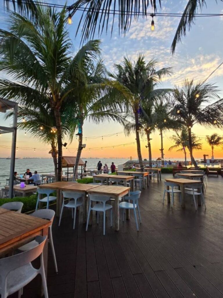 Image of tables at Stella - waterfront restaurant singapore