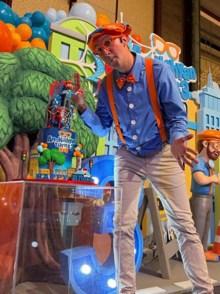 Image of entertainer from Fizzazle - party entertainer singapore