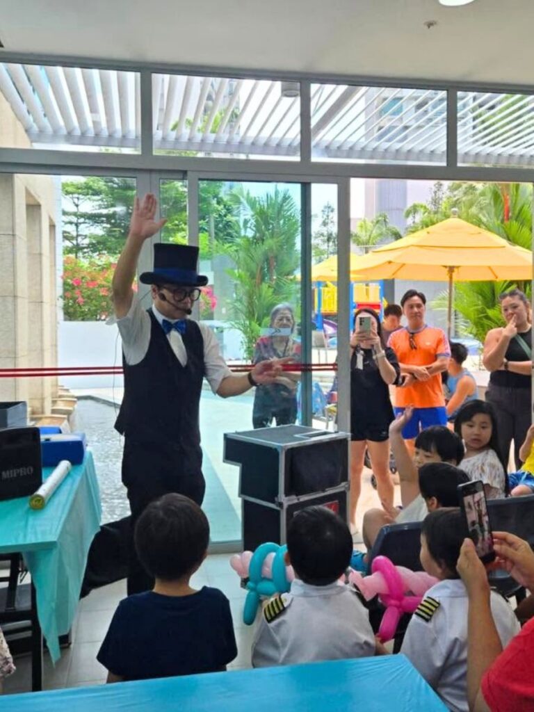 Image of entertainer from Derek Magic - party entertainer singapore
