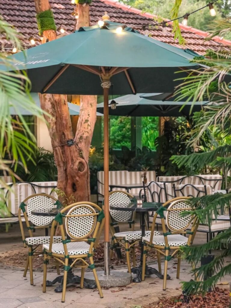Image of seating at Le Jardin - cafe in park singapore