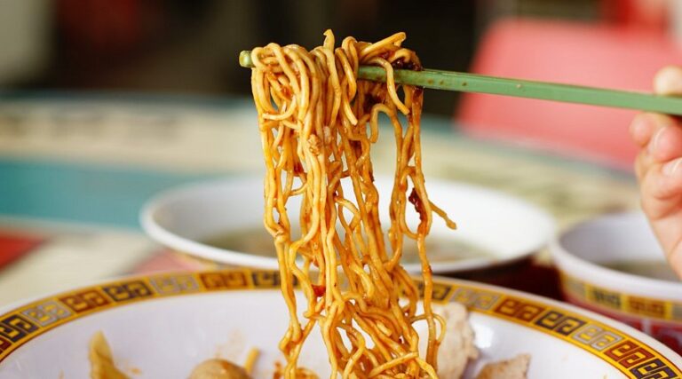 Hill Street Tai Hwa Pork Noodle, Singapore 25 Affordable Michelin Restaurants In Asia Little Steps Asia