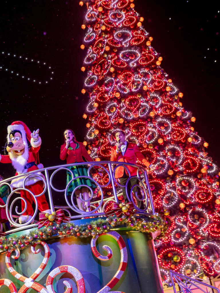 tree lighting ceremony at hong kong disneyland