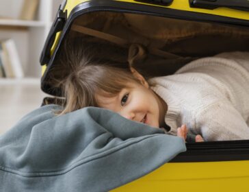 Image of child and fmaily planning long weekends in Singapore for public holidays