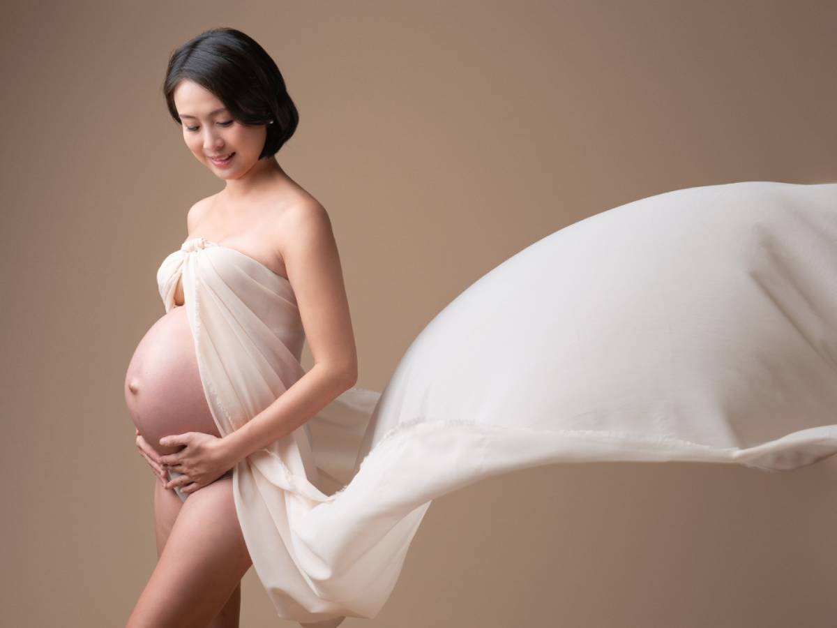 Maternity shoot Singapore by The Studio Loft