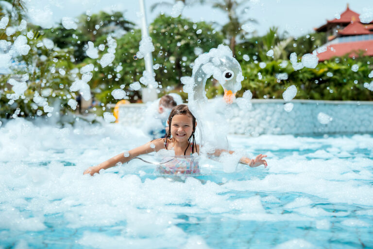 Pool Holiday Inn Bali