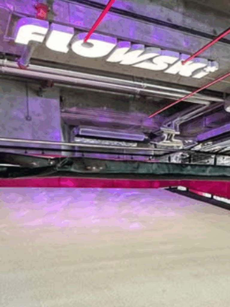 Flowski indoor skiing HK