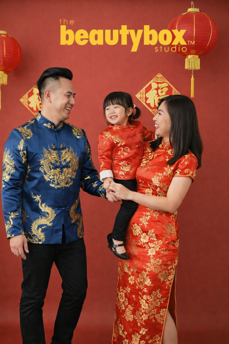 A Chinese New Year family photoshoot at The Beautybox Studio in Singapore.