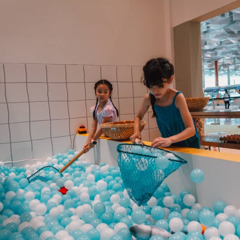 Bellygom at Changi Airport carnival