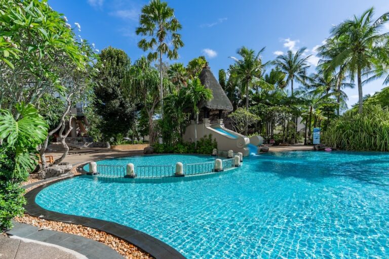 Swimming Paradox Phuket