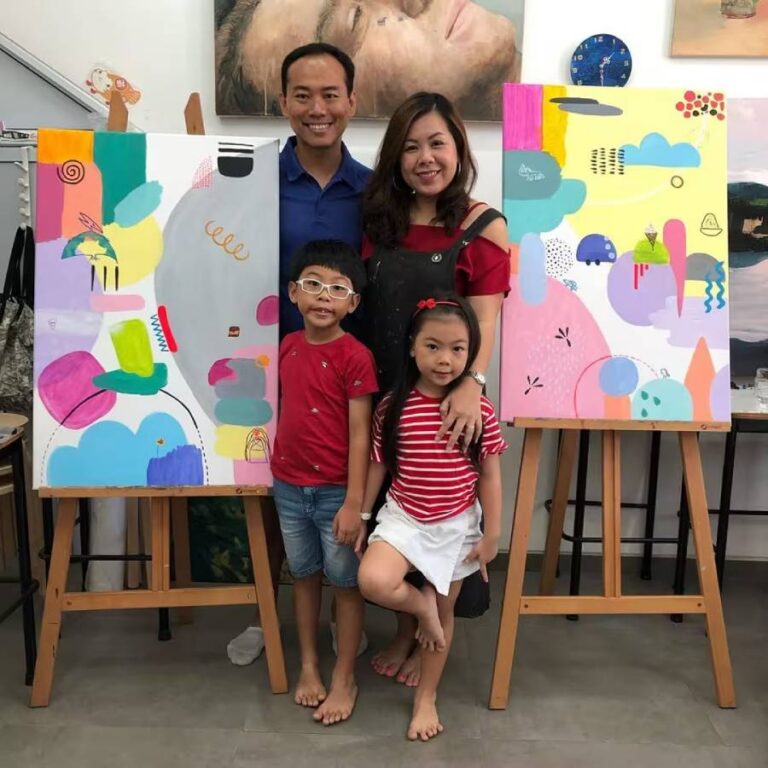 Family painting workshop creating customised artwork together, Chalk N Pencils