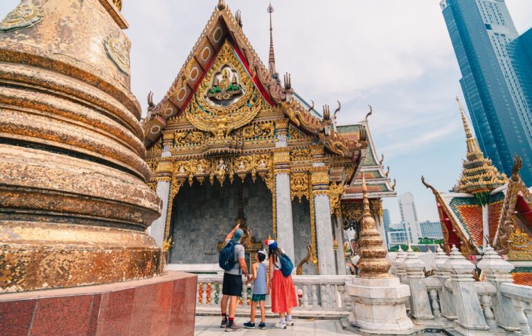 Image of family in Bangkok, Thailand