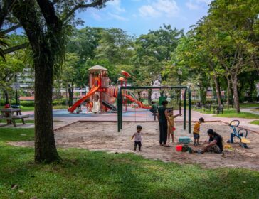 Image of kids on a playground in Singapore - free fun for kids