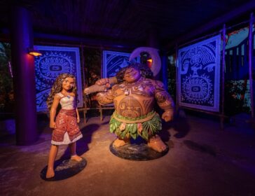 Image of Moana and Maui statue at A Magical Island Adventure at Sentosa
