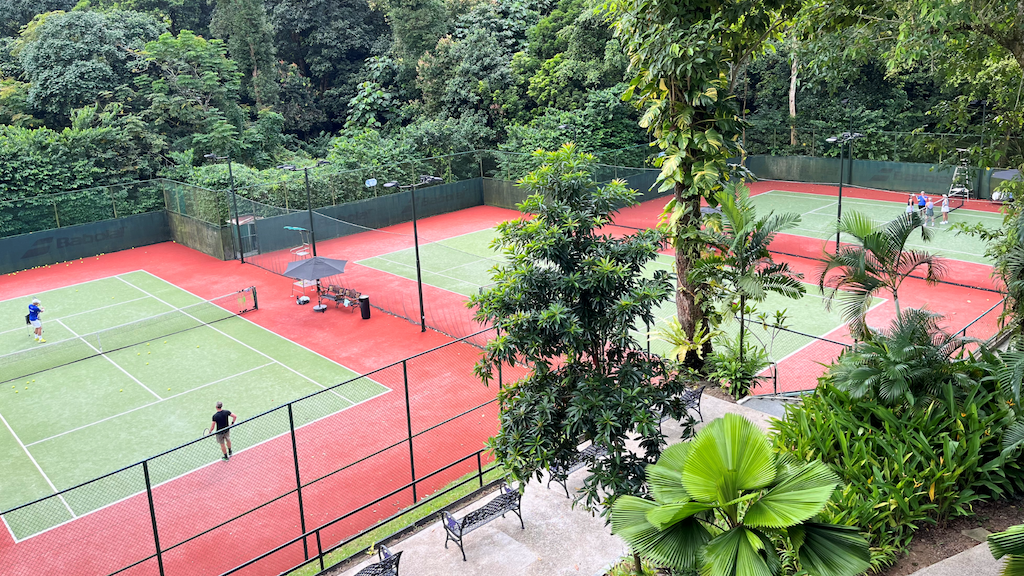 courts-hollandse-club-singapore