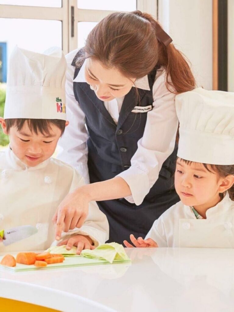Image of kids in cooking class - enrichment class singapore