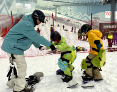 Snowboarding S Club China