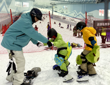 Snowboarding S Club China