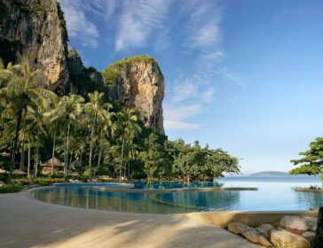 Infinity pool below limestone cliffs at Rayavadee on Railay, Krabi, looking out to the Andaman Sea
